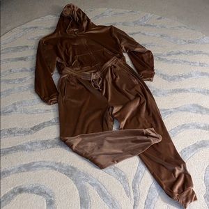 Skims XL camel color velour set